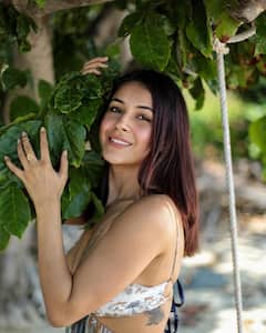 वेकेशन के लिए फुकेट पहुंचीं Shehnaaz Gill, बीच पर ऐसे मस्ती करती दिखीं एक्ट्रेस