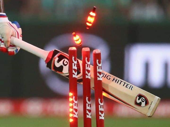 How much does the LED stumps used in IPL cricket match cost IPL में जो लाइट वाली गिल्लियां यूज होती हैं, वो कितने रुपये की आती हैं?