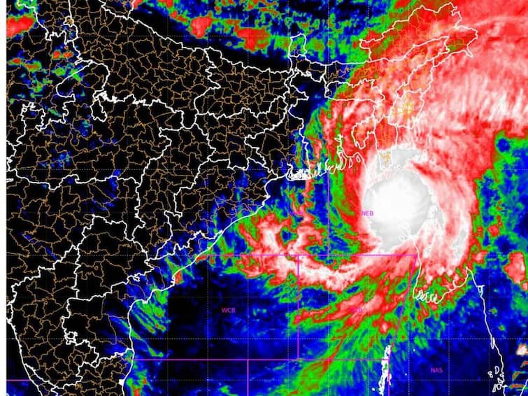 Cyclone Mocha Disaster Management Personnel On High Alert Bengal Cyclone Mocha Landfall Over Bangladesh, Myanmar Coasts IMD Updates Bengal On Alert As Cyclone Mocha Crosses Bangladesh-Myanmar Coastlines, To Weaken In Next 3 Hours — Updates