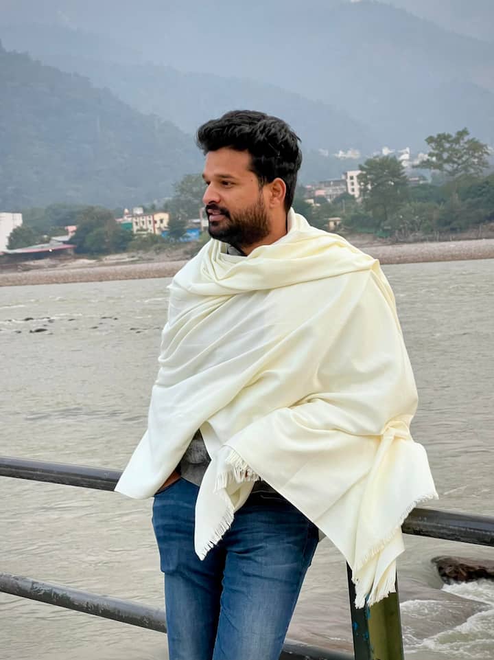 भोजपुरी सिनेमा के मशहूर कलाकारों में रितेश पांडे का नाम शुमार होता है. रितेश पांडे ने इंडस्ट्री को एक से एक सुपरहिट फिल्में और गाने तोहफे में दिए हैं.