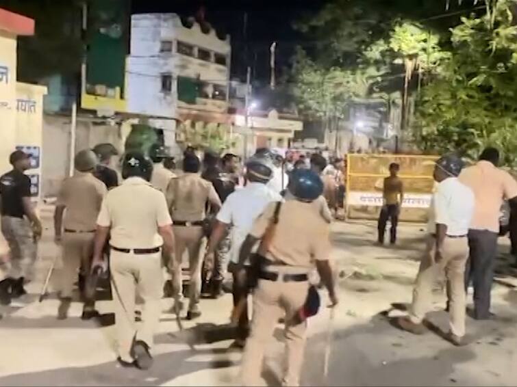 Maharashtra riots spark in Akola between two groups over a controversial post Know details Maharashtra Akola Violence: अकोल्यात दोन गटांत तुफान राडा; वादग्रस्त पोस्टमुळे दगडफेक अन् जाळपोळ, एकाचा मृत्यू