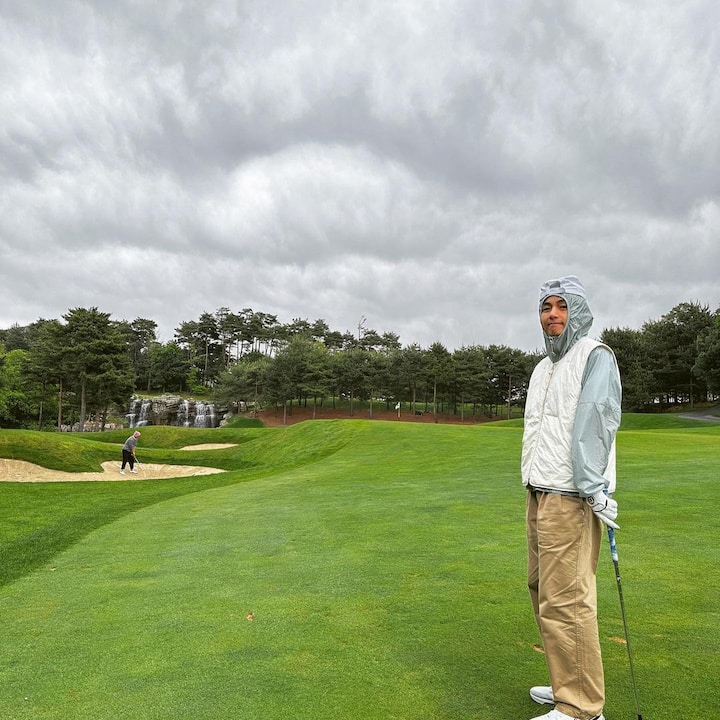 However, actor Seo Joon, the second Wooga Squad member, appeared to be absent from the scenes.