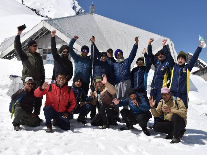 Hemkund Sahib Yatra: हेमकुण्ड साहिब यात्रा शुरू होने से पहले 18 किलोमीटर पैदल चले DM, व्यवस्था का जायजा लेकर दिए कड़ी सुरक्षा के निर्देश