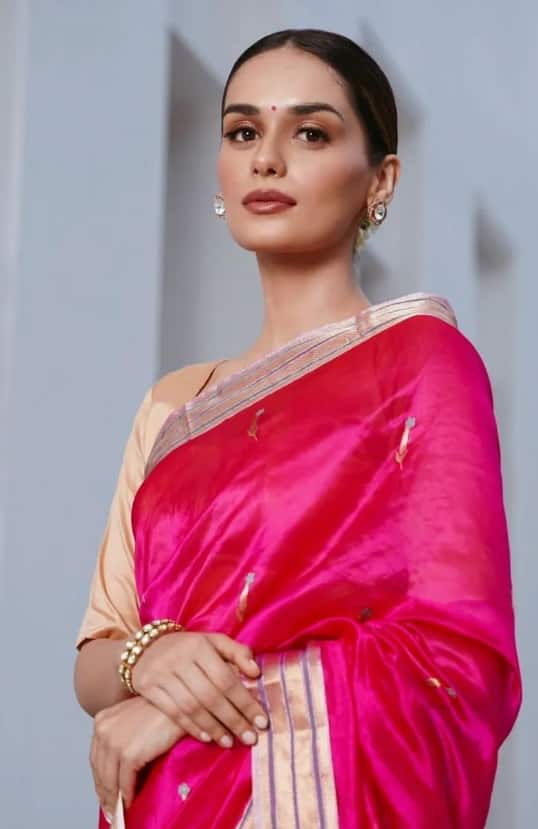 मानुषी छिल्लरने 'पृथ्वीराज' या सिनेमाच्या माध्यमातून बॉलिवूडमध्ये पदार्पण केलं आहे.