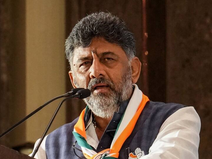 Karnataka Election Result: डीके शिवकुमार या सिद्धारमैया, किसके सिर सजेगा कर्नाटक के CM का ताज, शाम 6 बजे CLP की मीटिंग में होगा साफ karnataka election results 2023 congress legislature meeting poster for dk shivakumar Siddaramaiah as cm Karnataka Election Result: डीके शिवकुमार या सिद्धारमैया, किसके सिर सजेगा कर्नाटक के CM का ताज, शाम 6 बजे CLP की मीटिंग में होगा साफ