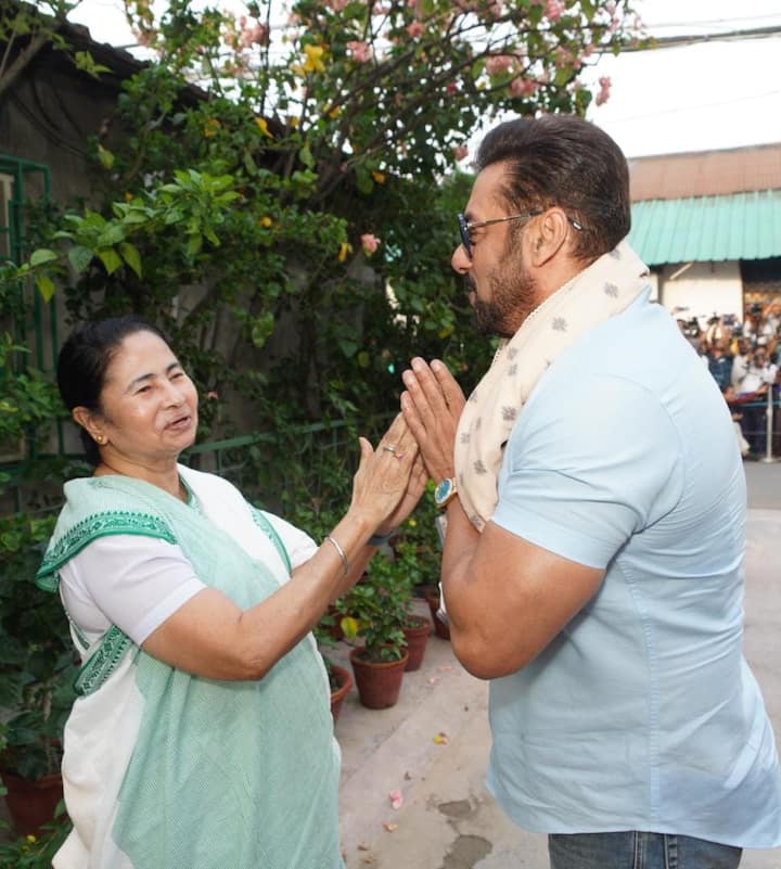 সাক্ষাতের পর সাংবাদিকদের মুখোমুখি হন মুখ্যমন্ত্রী। এই সাক্ষাৎ সম্পর্কে তিনি বলেন, 'সকল সাংবাদিক বন্ধুরা আজ আমার বাড়িতে এসেছেন, বিশেষ করে সলমন খানের জন্য।'