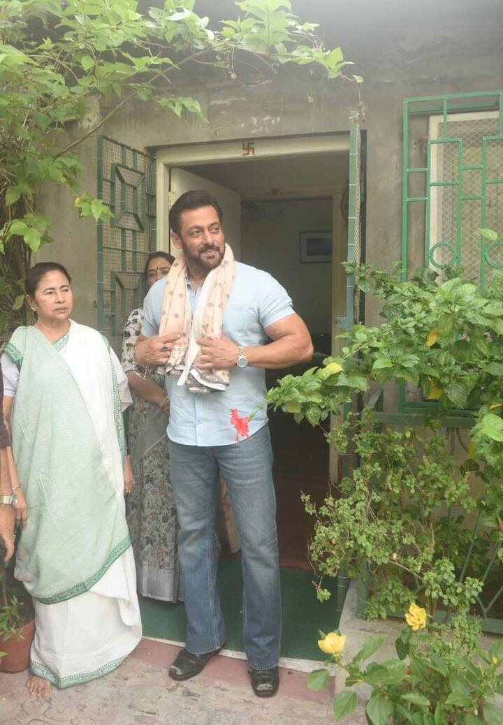 এই সাক্ষাতের আগে জানা গিয়েছিল ঘনিষ্ঠ মহলে অভিনেতা নাকি জানিয়েছেন, মুখ্যমন্ত্রী মমতা বন্দ্যোপাধ্যায়ের কথা তিনি আগে অনেকবার শুনেছেন। তাই মমতা বন্দ্যোপাধ্যায়ের সঙ্গে দেখা করার ইচ্ছা ভাইজানের অনেকদিনের।