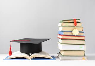 Education Loan : એજ્યુકેશન લોન લેવાનું વિચારી રહ્યાં છો? રાખો આ વાતનું ધ્યાન