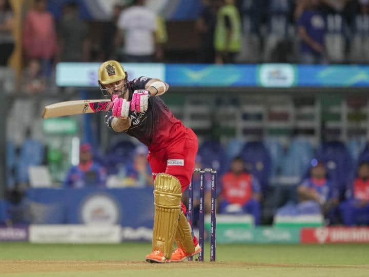 RR vs RCB: राजस्थान रॉयल्स के खिलाफ मुकाबले में फाफ डू प्लेसिस ने आईपीएल में अपने 4000 रनों का आंकड़ा पार किया. अब वह इस मुकाम पर पहुंचने वाले चौथे विदेशी खिलाड़ी भी बन गए हैं.