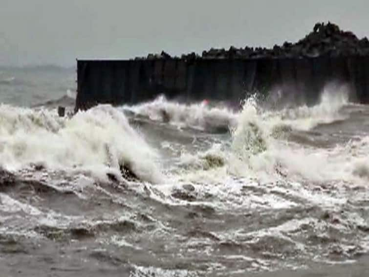 Cyclone mocha is likely to cross the myanmar coast as an intense storm at noon today meteorological centre report Mocha Cyclone: கரையை கடந்தது மோக்கா புயல் ..! தமிழ்நாட்டில் அடுத்த நாட்களில் மழை நிலவரம் எப்படி?