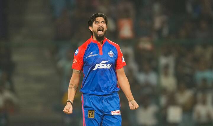 ईशांत शर्मा यंदा दिल्लीच्या संघाचा भाग आहे. सुरुवातीला दिल्लीने ईशांतला संधी दिली नव्हती. पण अखेरच्या काही सामन्यात त्याला दिल्लीने संधी दिली. ईशांत शर्माने आतापर्यंत दमदार कामगिरी केली आहे. प्रत्येक सामन्यात ईशांत शर्माने विकेट घेतली आहे.