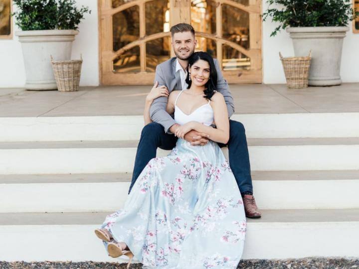 आईपीएल के 16वें सीजन में सनराइजर्स हैदराबाद टीम की कप्तानी कर रहे एडन मार्करम के लिए भले ही यह सीजन अब तक अच्छा नहीं रहा लेकिन उनकी लव स्टोरी जरूर खास रही है. एडन मार्करम की पत्नी की नाम निकोल डैनियली ओ कॉनर है.