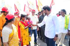 Lokesh Padayatra: నారా లోకేష్ 100వ రోజు పాదయాత్రలో కుటుంబసభ్యులు - ఫొటో గ్యాలరీ
