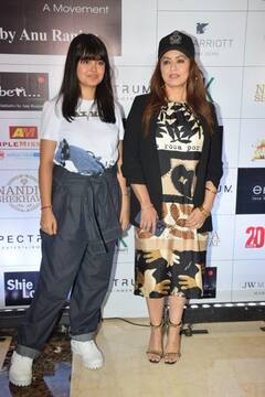 Aryana Chaudhry Photos: बेटी के साथ स्टाइलिश लुक में इवेंट में पहुंचीं महिमा चौधरी, अरियाना ने क्यूटनेस से चुराई लाइमलाइट