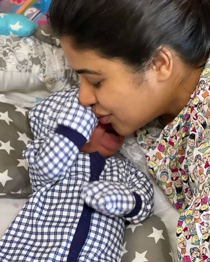 తన బాబును ముద్దుగా ‘హందూ’ అని పిలుస్తుంది నటి. వ