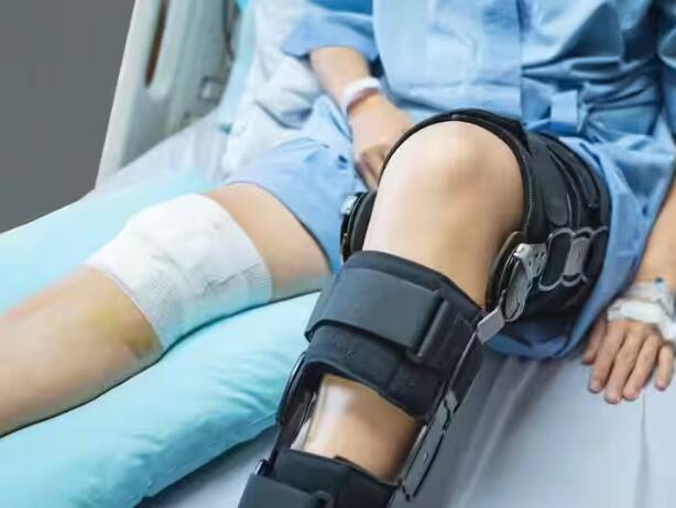 activities-to-avoid-after-knee-replacement-surgery ਗੋਡਿਆਂ ਦੀ ਸਰਜਰੀ ਤੋਂ ਬਾਅਦ ਛੱਡੋ ਇਹ ਆਦਤਾਂ, ਨਹੀਂ ਤਾਂ ਵਿਗੜ ਸਕਦਾ ਆਪਰੇਸ਼ਨ...ਕਰੋ ਇਹ ਬਚਾਅ