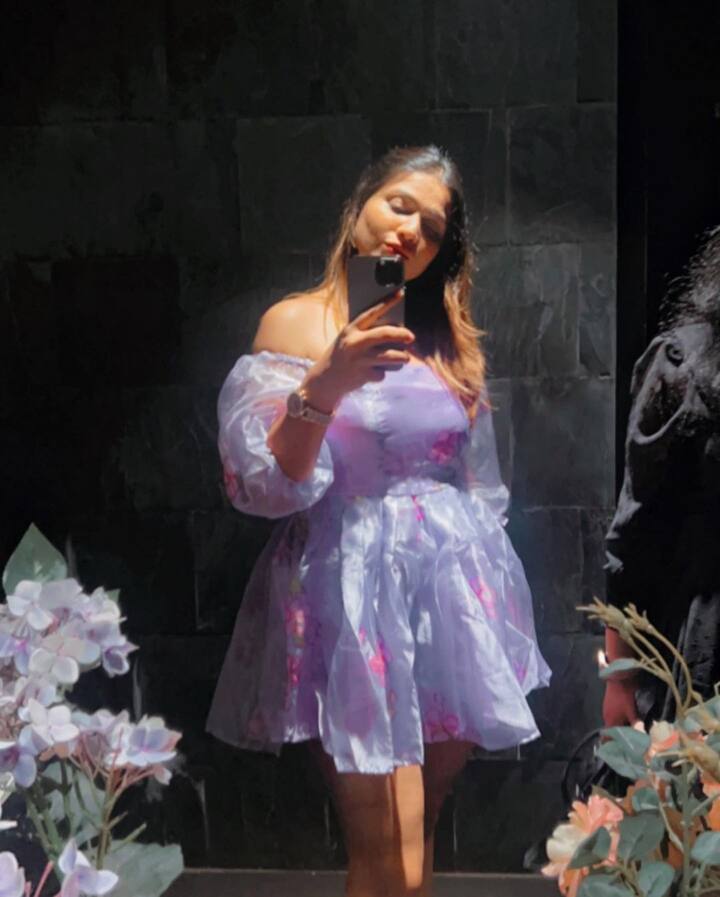 చిన్న చిన్న పాత్రలు చేసుకుంటూ మోడలింగ్లో అడుగుపెట్టింది.