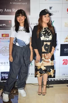 Aryana Chaudhry Photos: बेटी के साथ स्टाइलिश लुक में इवेंट में पहुंचीं महिमा चौधरी, अरियाना ने क्यूटनेस से चुराई लाइमलाइट