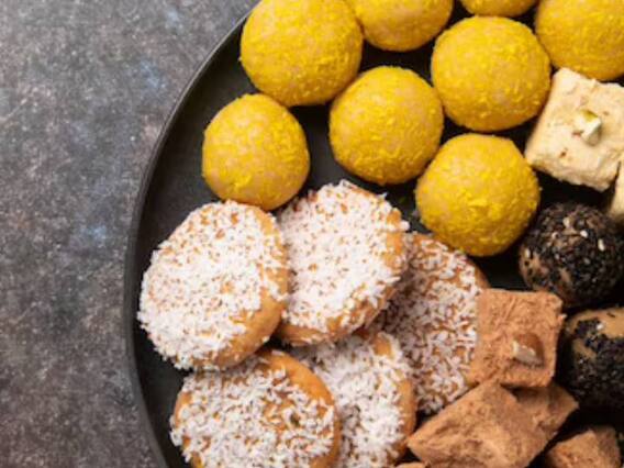 Summer Special Laddoo: सुबह की शुरुआत करें मैंगो कोकोनट लड्डू के साथ, पेट और दिमाग दोनों रहेगा हेल्दी