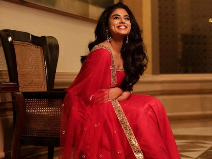 'జంబ లకిడి పంబ'తో టాలీవుడ్‌లోకి అడుగుపెట్టింది, ఆ తరువాత కొద్దిగా తెలుగులో అవకాశాలు తగ్గడంతో తమిళ సినిమాల బాట పట్టింది డింపుల్ క్వీన్