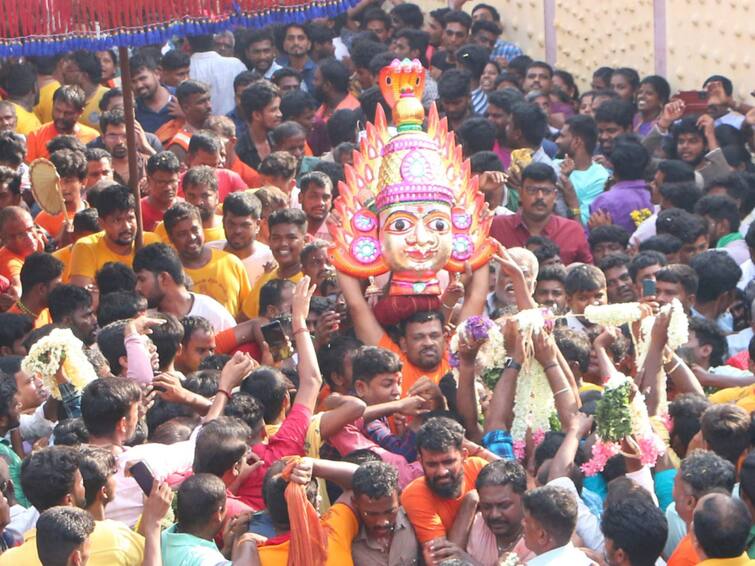 vellore Gudiyatham Ganga Amman Sirasu festival which is being held very critically TNN ஆன்மீகம்: குடியாத்தம் கெங்கையம்மன் கோயில் சிரசு திருவிழா கோலாகலம் -  லட்சக்கணக்கான பக்தர்கள் பங்கேற்பு