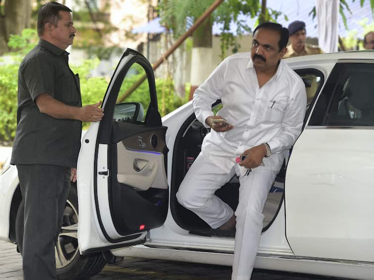NCP Leader Jayant Patil Reaches ED Office For Questioning In IL&FS Money Laundering Case NCP Leader Jayant Patil Reaches ED Office For Questioning In IL&FS Money Laundering Case