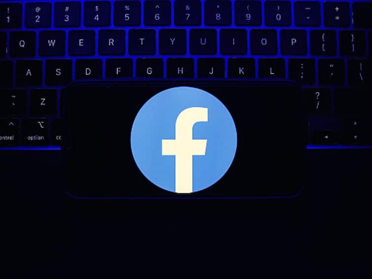 Facebook Friend Request Glitch Bug Issue Fix Mobile App Meta Apology Mark Zuckerberg