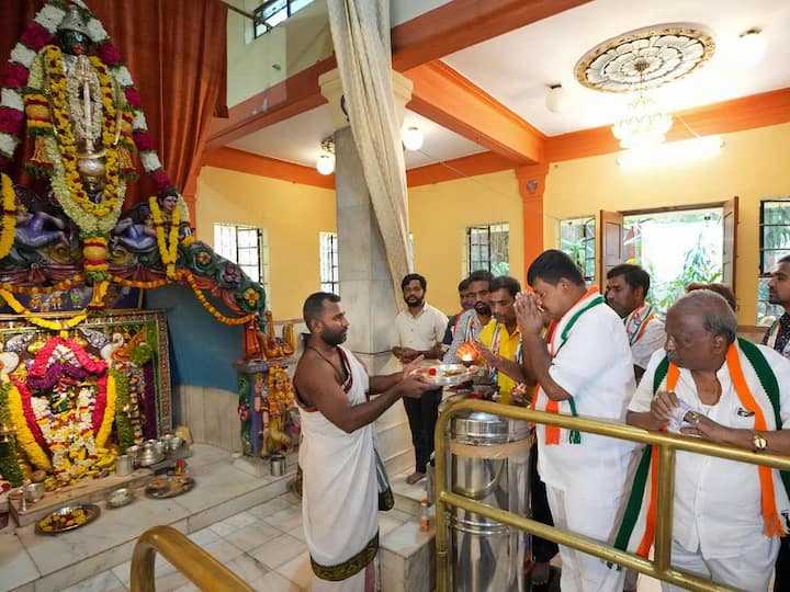 Congress workers were also seen at Bhagawan Sree Maruthi Temple following the party's win in the Karnataka Assembly elections in Bengaluru on Sunday, May 14. (Source: PTI)