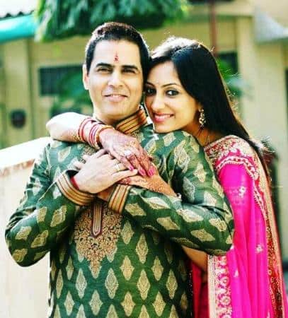 अमन वर्मा – टीवी और बॉलीवुड में अपनी पहचान बनाने वाले एक्टर अमन शर्मा भी इस लिस्ट में है. अमन ने एक्ट्रेस वंदना लालवानी से शादी की. ये दोनों टीवी शो “शपथ” में भाई-बहन के रोल में दिखे थे. इसी शो में दोनों का प्यार परवान चढ़ा और दोनों ने शादी कर ली. आज ये कपल हैप्पी मैरिड लाइफ बिता रहे हैं.