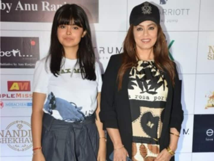 Mahima Chaudhary Daughter:  एक्ट्रेस महिमा चौधरी की बेटी अरियाना चौधरी इस वक्त काफी लाइमलाइट में बनी हुई हैं. हाल ही में दोनों को एक इवेंट में स्पॉट किया गया है. जिसकी तस्वीरें खूब वायल हो रही हैं.