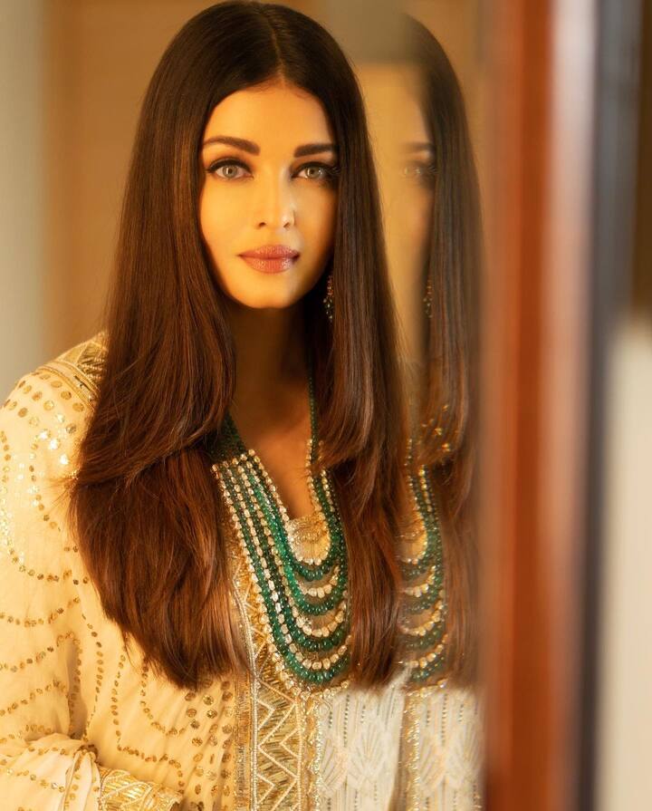 इसी बीच ऐश्वर्या राय ने ‘जींस’, ‘और प्यार हो गया’ में काम किया और उनकी दोनों ही फिल्म फ्लॉप रही. इसके बाज राजीव और ऐश्वर्या का रिश्ता भी टूट गया है. दोनों के अलग होने के बाद मनीषा ने एक मैगजीन को दिए इंटरव्यू में ये कहा था कि, राजीव ने उनके लिए ऐश्वर्या राय कोके छोड़ा है. इस बात को लेकर फिल्म इंडस्ट्री में काफी बवाल मचा था.