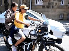 బైక్‌పై సామాన్యుడిలా షూటింగ్‌కు వెళ్లిన అమితాబ్ బచ్చన్, ఆయన చిత్తశుద్ధికి సలాం!