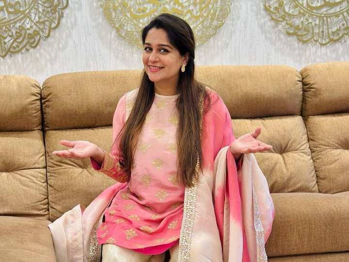 Dipika Kakar Education: छोटे पर्दे की मशहूर अभिनेत्री दीपिका कक्कड़ को एक्टिंग में महारथ हासिल है, लेकिन क्या आप जानते हैं कि वह असल जिंदगी में कितना पढ़ी लिखी हैं. यहां जानिए.