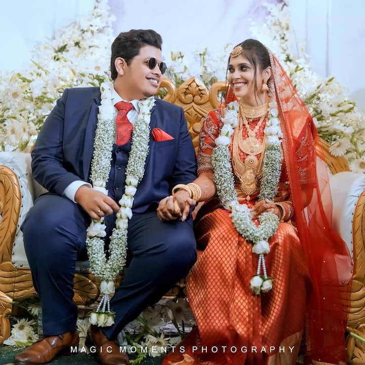 இந்த பதிவுகளின் கீழ் வாழ்த்துக்களை தெரிவித்த மக்கள், “அண்ணியின் புகைப்படத்தை ஷேர் செய்யுங்க அண்ணா.” என கமெண்ட் செய்தனர்.