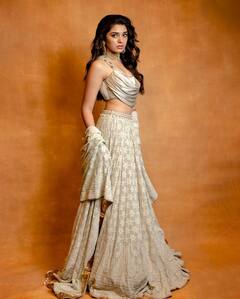 Krithi Shetty: మోడ్రన్ డ్రెస్ లో కృతిశెట్టి గ్లామర్ మెరుపులు