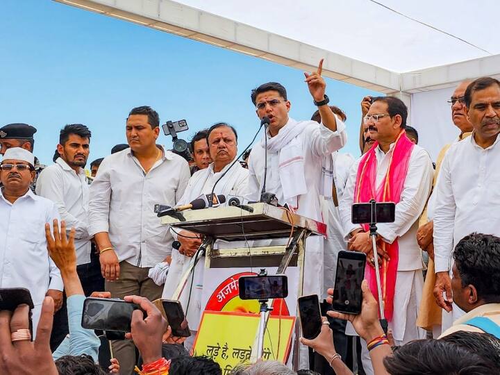 Sachin Pilot in Jan Sangharsh Yatra attack on Ashok Gehlot Government on Paper leak case and Vasundhara Raje governance Jan Sangharsh Yatra: जनसंघर्ष यात्रा में पायलट का विरोधियों पर हमला, कहा- 'मैं किसी से डरने वाला नहीं...'