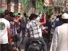 गाजियाबाद में AIMIM पार्षद के समर्थकों का हुड़दंग, जीत की खुशी में लहराए हथियार, मामला दर्ज