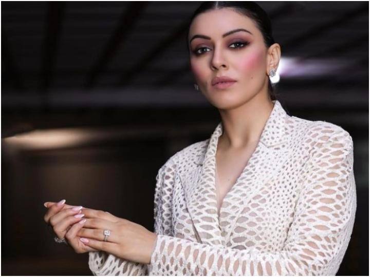 Hansika Motwani: हंसिका मोटवानी को लेकर कहा जाता है कि उनकी मां ने उन्हें यंग दिखने के लिए हार्मोनल इंजेक्शन दिए थे. वहीं ऐसी सभी रुमर्स पर हंसिका और उनकी मोना ने अब खुलकर बात की है.