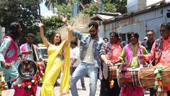 Vicky-Sara: ঢাকের তালে জমাটি নাচ ভিকি-সারার, নতুন ছবির ট্রেলার লঞ্চে যেন উৎসবের ছোঁয়া