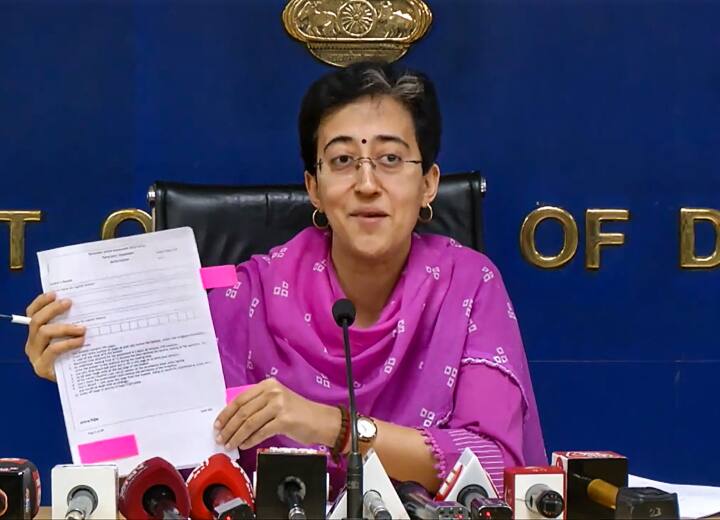 Education Minister Atishi For the first time declared the results of DBSE examination DBSE ने पहली बार जारी किए 10वीं-12वीं के रिजल्ट, शिक्षा मंत्री बोलीं- 'प्राइवेट स्कूलों से बेहतर...'