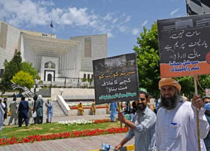 JUI-F workers took to the streets against the Supreme Court, protesters reached the Red Zone