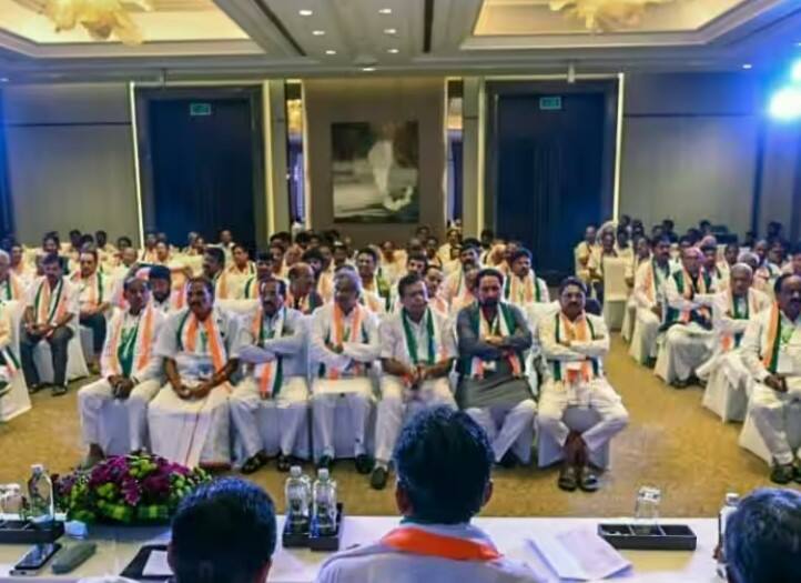karnataka election result 2023 congress mallikarjun kharge rahul gandhi and bharat jodo yatra clp meeting  Karnataka Election Result 2023: કૉંગ્રેસ ધારાસભ્ય દળની બેઠકમાં શું પ્રસ્તાવ પાસ થયો?કર્ણાટકમાં જીતની કોને મળી ક્રેડિટ