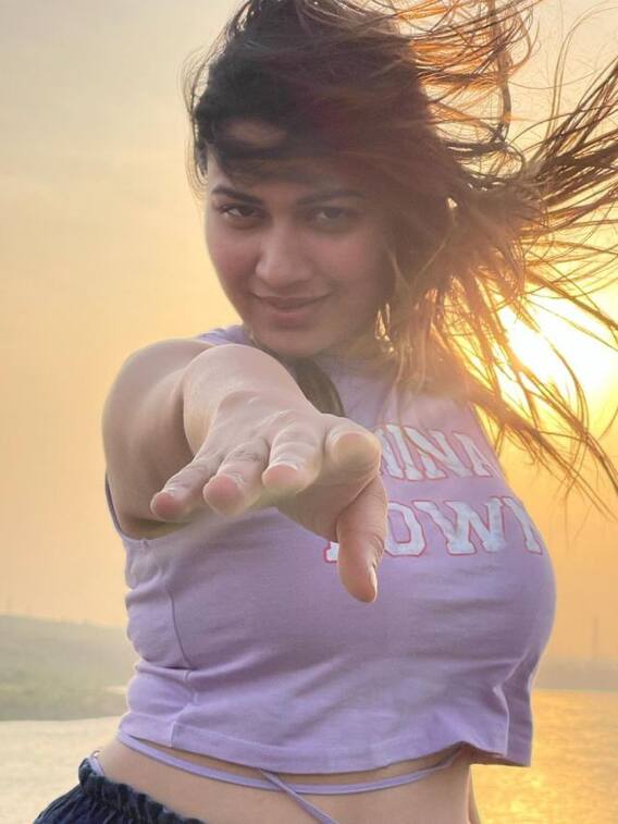 పకృతిలో పరవశిస్తున్న ఇనయా- నెట్టింట్లో వీడియోలు వైరల్!