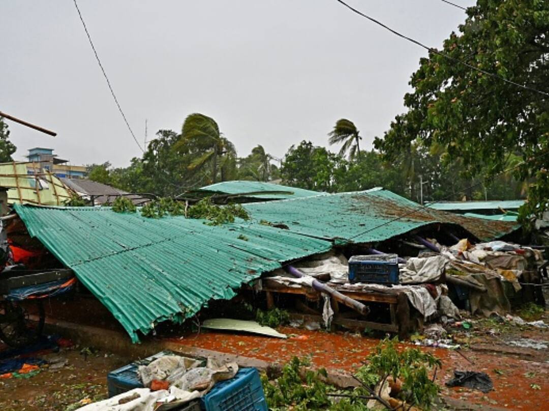 Cyclone Mocha: 230 Houses In Mizoram Destroyed, Heavy Rain Lashes Kolkata Cyclone Mocha: 230 Houses In Mizoram Destroyed, Heavy Rain Lashes Kolkata Cyclone Mocha: 230 Houses In Mizoram Destroyed, Heavy Rain Lashes Kolkata