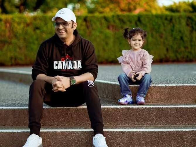 Kapil Sharma did a ramp walk twinning in black with daughter Anayara, Watch Video Watch: Kapil Sharmaએ દીકરી અનાયરા સાથે કર્યું રેમ્પ વોક, જુઓ ક્યૂટ વીડિયો