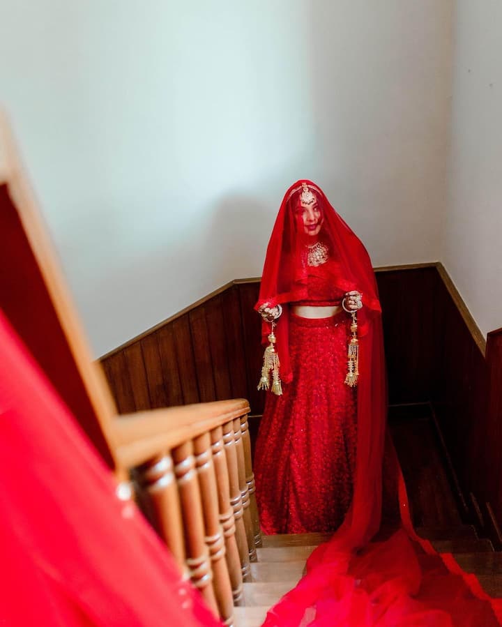 फेमस एक्ट्रेस सबा सौदागर अब शादी के बंधन में बंध चुकी हैं. एक्ट्रेस ने गोवा में एक फेयरीटेल वेन्यू में अपने बॉयफ्रेंड चिंतन शाह से शादी की है.