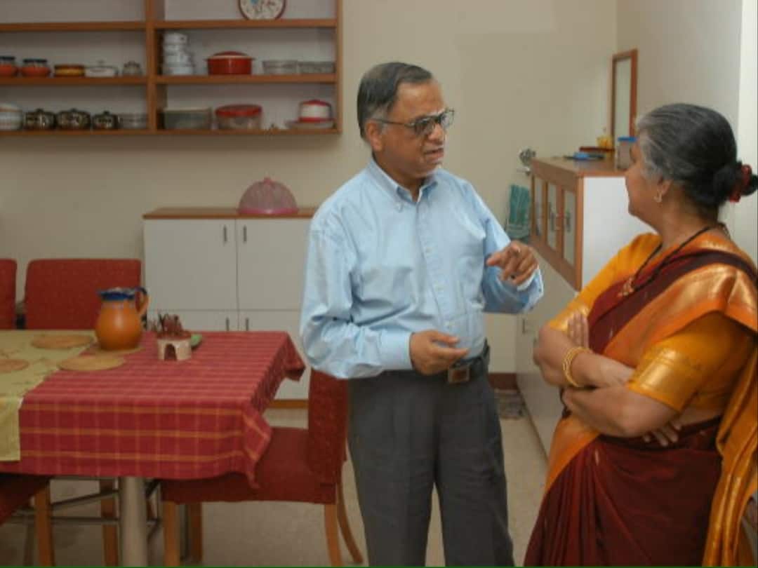 'Ye Kaun Hai.....': Sudha Murthy Talks About Her First Meeting With Husband Narayana Murthy — WATCH 'Ye Kaun Hai.....': Sudha Murthy Talks About Her First Meeting With Husband Narayana Murthy — WATCH
