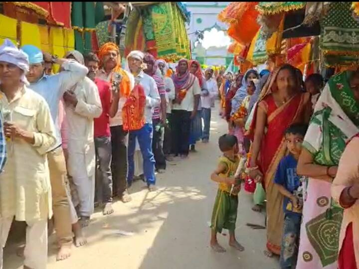 Shravasti Dargah Bade Purush became the symbol of communal harmony 80 per cent Hindus among devotees ANN Shravasti News: श्रावस्ती में बड़े पुरुष की दरगाह पर मिटता है धर्म का भेद, अकीदतमंदों में 80 फीसद होते हैं हिंदू