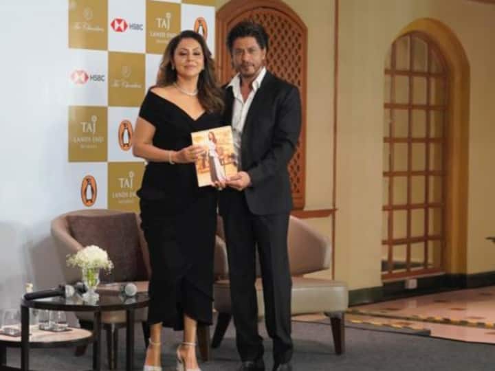 Shah Rukh Khan -Gauri Khan Photos: बॉलीवुड के बादशाद शाहरुख खान आज अपनी रानी यानि गौरी खान की बुक लॉन्च इवेंट में पहुंचे. जिसकी कुछ खूबसूरत तस्वीरें सोशल मीडिया पर सामने आई हैं.