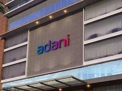 औंधे मुंह गिरे सभी शेयर, अडानी ट्रांसमिशन और अडानी टोटल गैस पर लगातार लोअर सर्किट